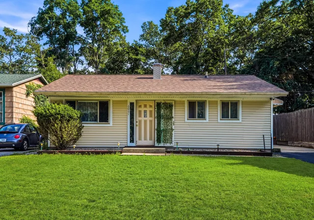 1st image of 609 Washington Park Blvd, Michigan City, IN 46360 | MLS# 842970