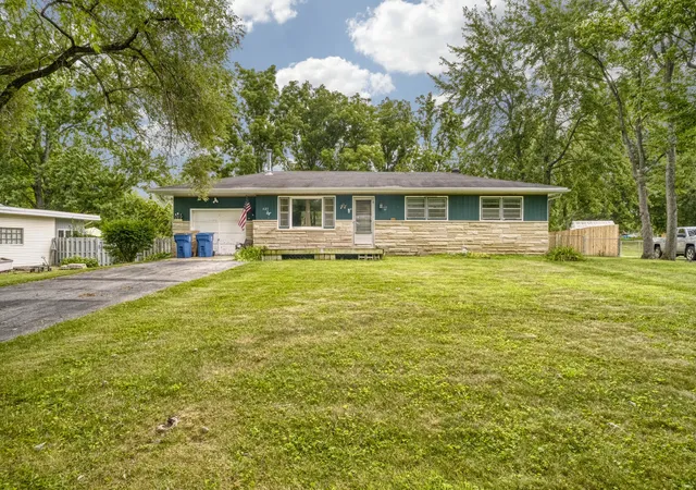 1st image of 425 E Hilltop Ct, Lowell, IN 46356 | MLS# 842984