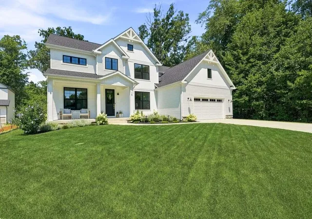 2nd image of 18 Blue Grass Wy, Chesterton, IN 46304 | MLS# 843120