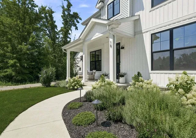 3rd image of 18 Blue Grass Wy, Chesterton, IN 46304 | MLS# 843120