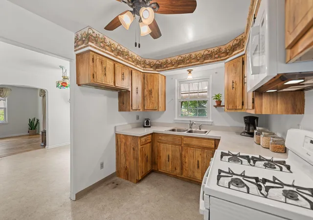 2nd image of 139 Beverly Blvd, Hobart, IN 46342 | MLS# 843066