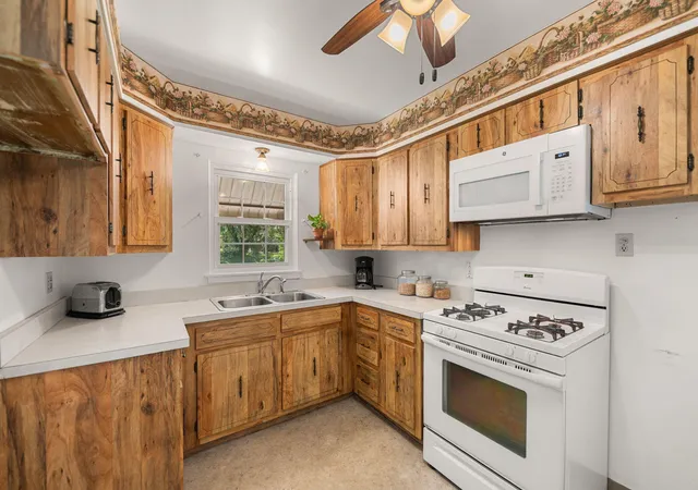 Photo 3 of Sale Pending at 139 Beverly Blvd, Hobart, IN 46342 | MLS# 843066 | Listing updated on 2026-09-25