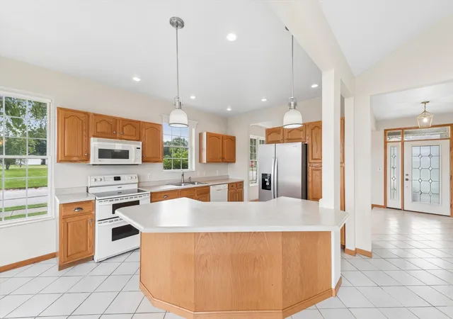 3rd image of 6976 Squirrel Creek Ave, Portage, IN 46368 | MLS# 843113