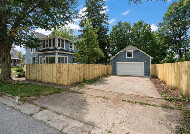 3rd image of 302 G St, La Porte, IN 46350 | MLS# 842999