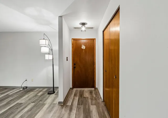 3rd image of 1238 Camellia Dr #10, Munster, IN 46321 | MLS# 843081