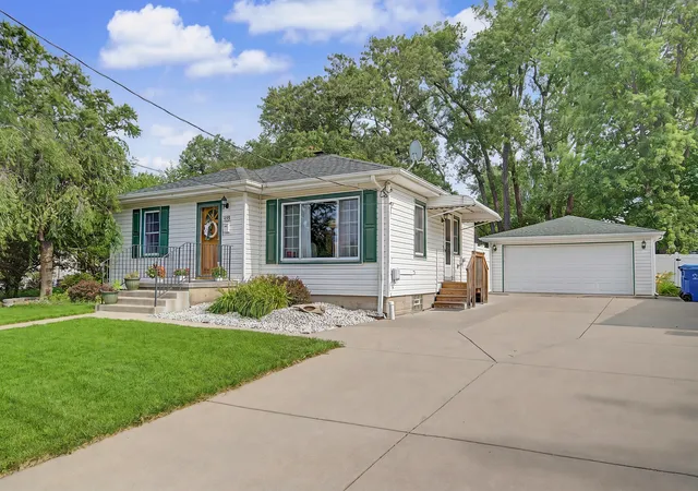 image of 217 E Joliet St, Schererville, IN 46375 | MLS# 843049