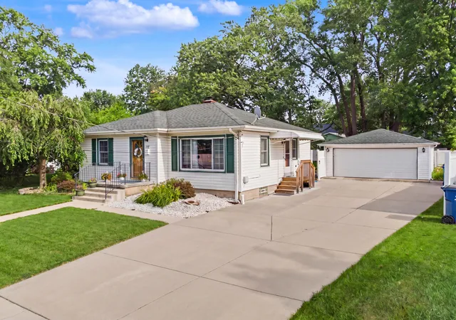 image of 217 E Joliet St, Schererville, IN 46375 | MLS# 843049