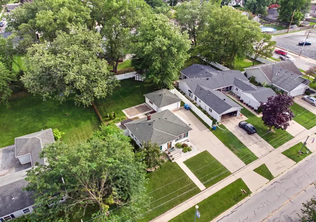 image of 217 E Joliet St, Schererville, IN 46375 | MLS# 843049