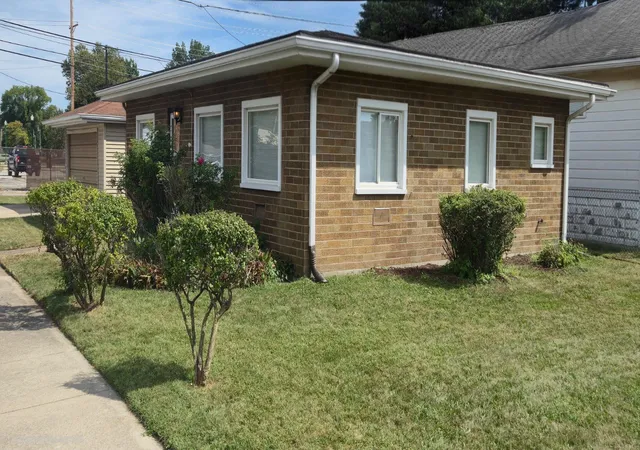 Photo 3 of Single family home for sale at 7203 Marshall Ave, Hammond, IN 46323 | MLS# 843022 | Listing updated on 2026-10-09