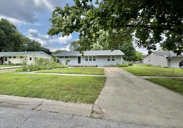 2nd image of 70 N Hillcrest Ave, Hobart, IN 46342 | MLS# 843171