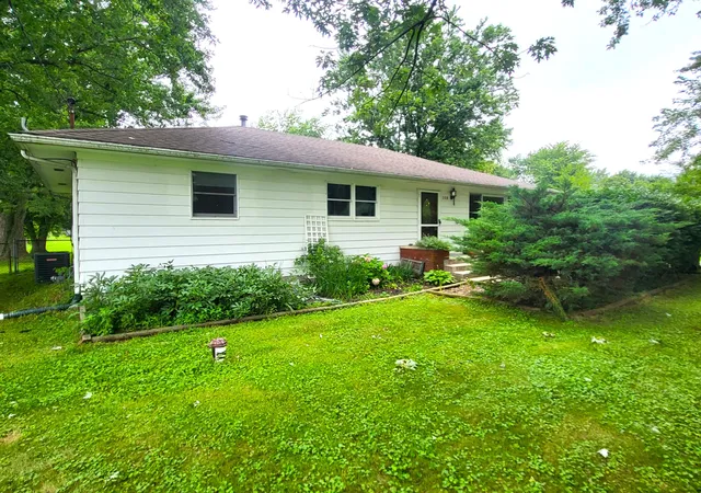 3rd image of 268 S State Rd 2, Hebron, IN 46341 | MLS# 843036