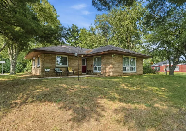 2nd image of 484 E Robbins St, Wheatfield, IN 46392 | MLS# 843073