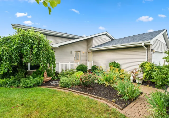 Photo 3 of Single family home for sale at 17493 Hoshaw St, Lowell, IN 46356 | MLS# 843186 | Listing updated on 2026-09-17