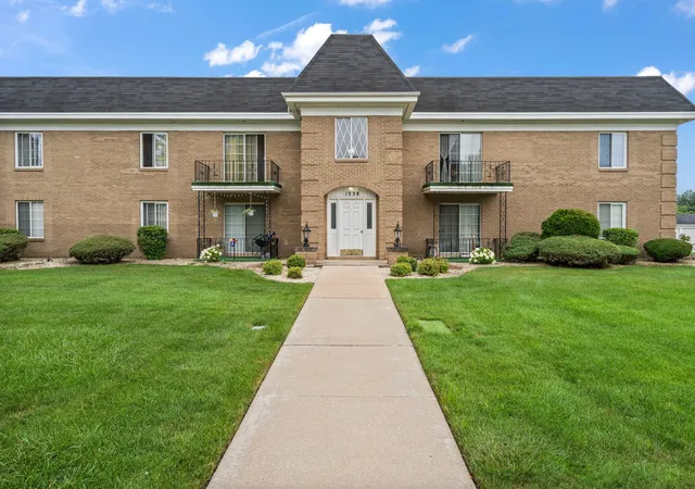 2nd image of 1238 Camellia Dr #11, Munster, IN 46321 | MLS# 843157