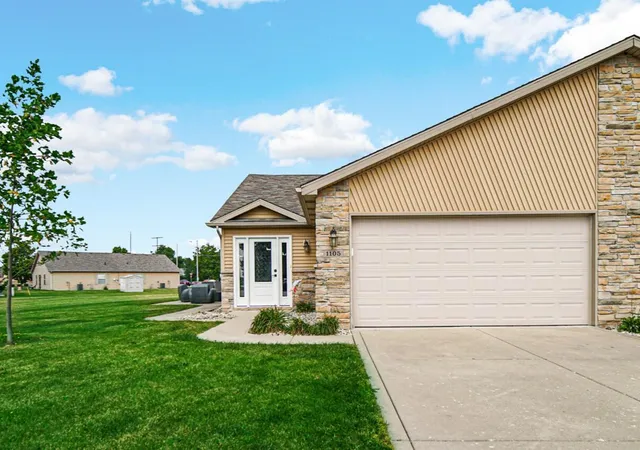 1st image of 1105 W 89th Ct W, Merrillville, IN 46410 | MLS# 843134