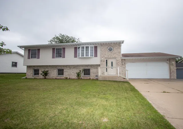 Photo 1 of Single family home for sale at 6211 Kelly Ave, Portage, IN 46368 | MLS# 843129 | Listing updated on 2026-09-24