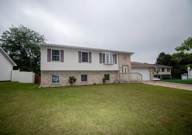 Photo 2 of Single family home for sale at 6211 Kelly Ave, Portage, IN 46368 | MLS# 843129 | Listing updated on 2026-09-24