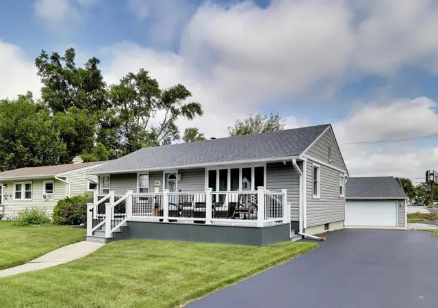 Photo 3 of Sale Pending at 808 N Court St, Crown Point, IN 46307 | MLS# 843178 | Listing updated on 2026-09-24