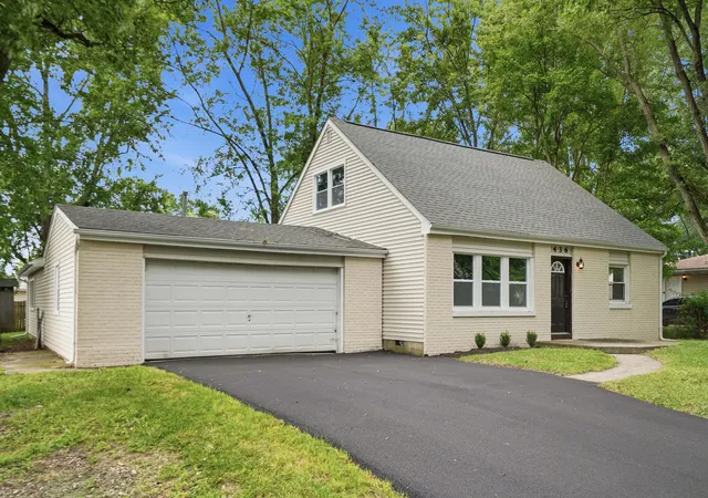 2nd image of 436 Piedmont Rd, Valparaiso, IN 46385 | MLS# 843063