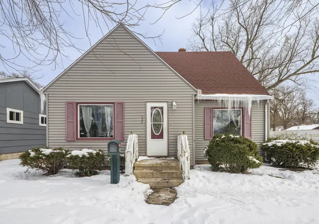 2nd image of 132 Hendricks St, Michigan City, IN 46360 | MLS# 843402