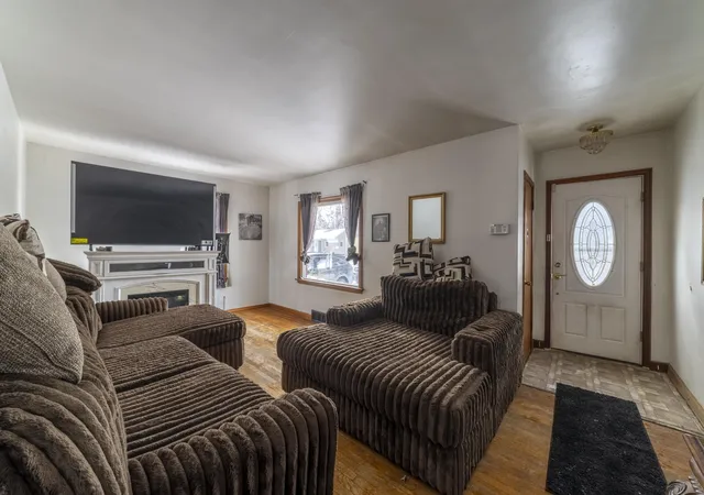 5th image of 132 Hendricks St, Michigan City, IN 46360 | MLS# 843402