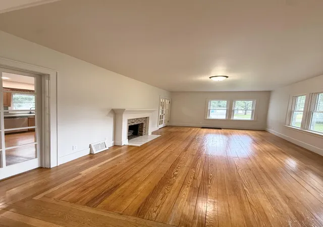 Photo 4 of Sale Pending at 1601 5th Street, La Porte, IN 46350 | MLS# 843084 | Listing updated on 2026-10-02
