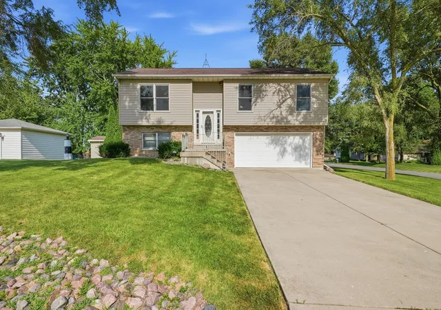 Photo 1 of Single family home for sale at 3909 Brookside Dr, Crown Point, IN 46307 | MLS# 843153 | Listing updated on 2026-09-24