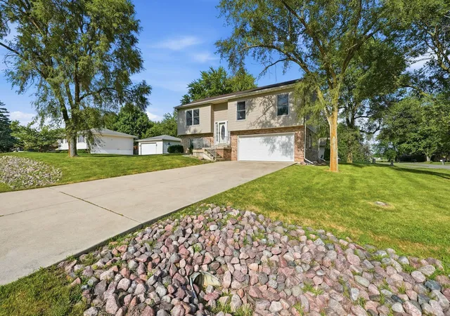 Photo 2 of Single family home for sale at 3909 Brookside Dr, Crown Point, IN 46307 | MLS# 843153 | Listing updated on 2026-09-24