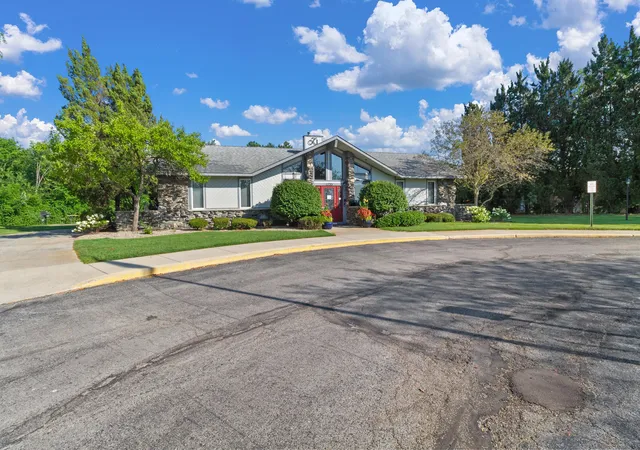 2nd image of 205 W Joliet St #303, Schererville, IN 46375 | MLS# 843262
