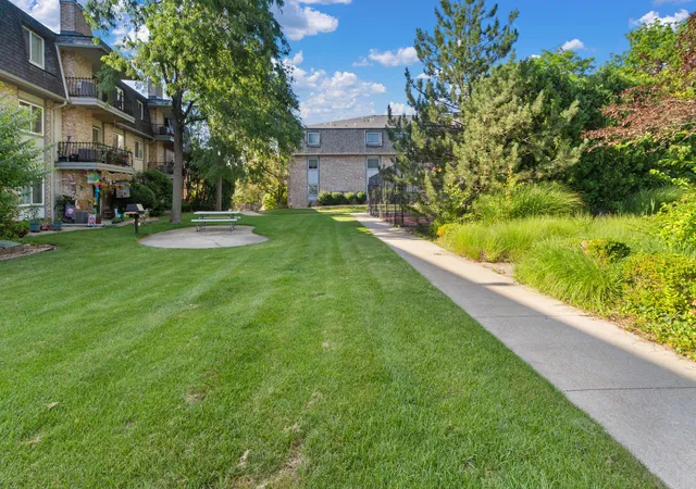 image of 205 W Joliet St #303, Schererville, IN 46375 | MLS# 843262
