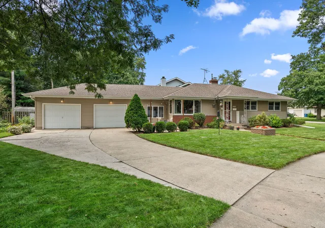 Photo 2 of Sale Pending at 8938 Pettit Dr, Highland, IN 46322 | MLS# 843145 | Listing updated on 2026-10-07
