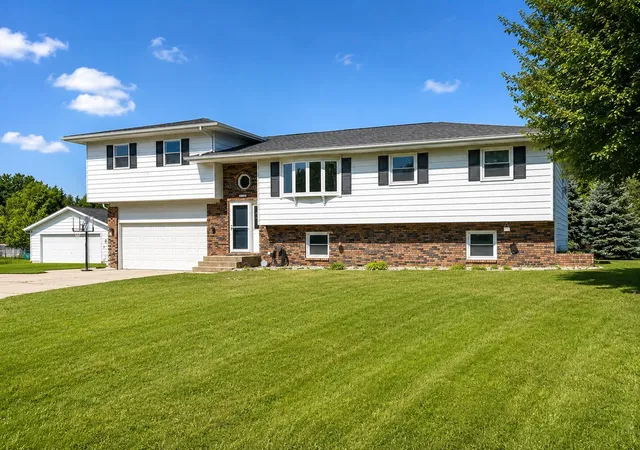 1st image of 406 Northfield Ln, Valparaiso, IN 46383 | MLS# 843142