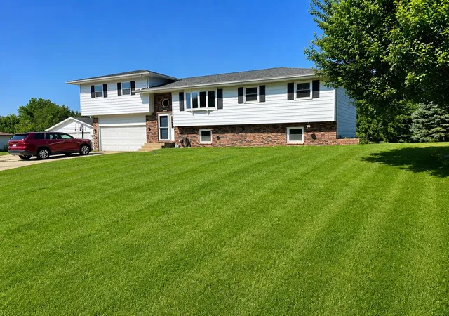 4th image of 406 Northfield Ln, Valparaiso, IN 46383 | MLS# 843142