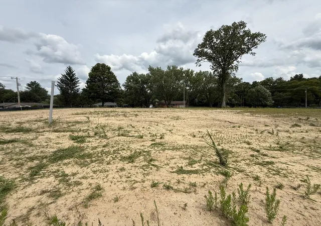 2nd image of 886 W Severs Rd, La Porte, IN 46350 | MLS# 843220