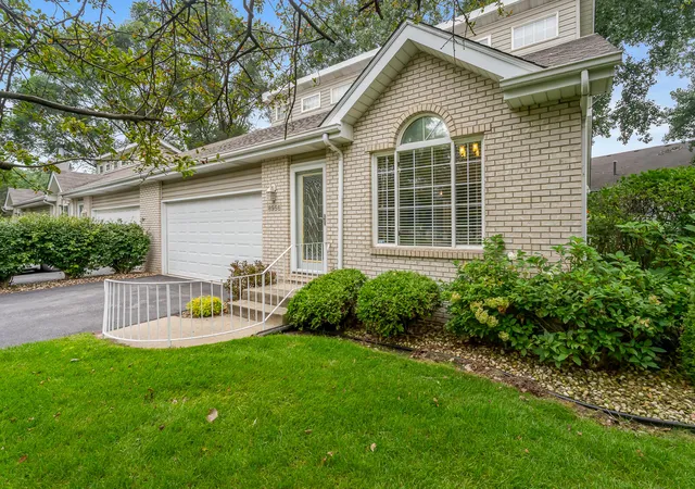 1st image of 8956 Price Cir, Highland, IN 46322 | MLS# 844266