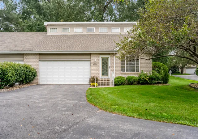 2nd image of 8956 Price Cir, Highland, IN 46322 | MLS# 844266