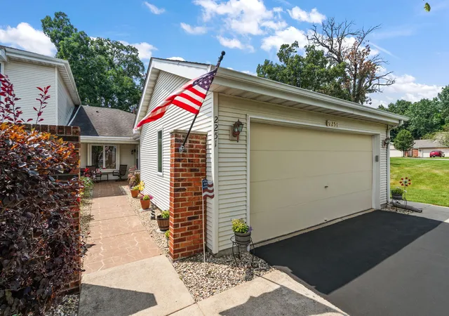 image of 2251 Deerpath Dr W, Schererville, IN 46375 | MLS# 843176