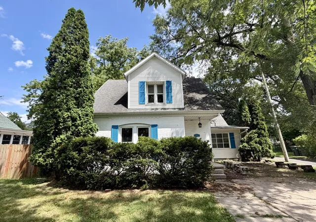 image of 406 Locust St, Valparaiso, IN 46383 | MLS# 843159