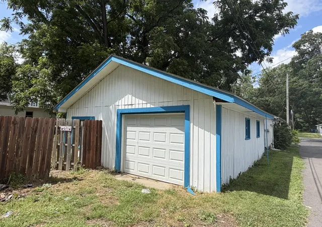 image of 406 Locust St, Valparaiso, IN 46383 | MLS# 843159