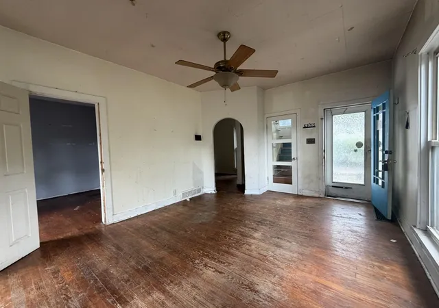 image of 406 Locust St, Valparaiso, IN 46383 | MLS# 843159