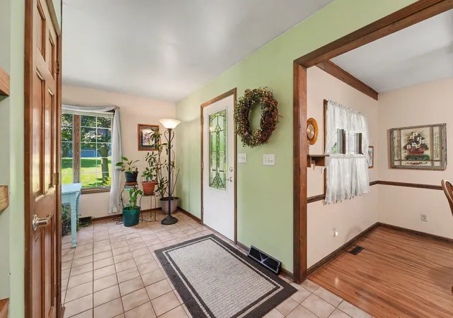 4th image of 5898 Carol Ct, De Motte, IN 46310 | MLS# 843446