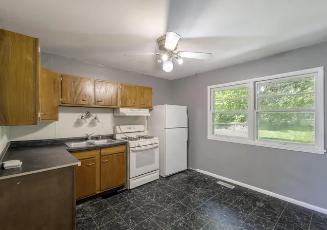 5th image of 7720 Rhode Island Ct, Hammond, IN 46323 | MLS# 843310