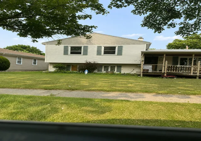 Photo 3 of Single family home for sale at 8207 Grace St, Highland, IN 46322 | MLS# 843168 | Listing updated on 2026-09-02