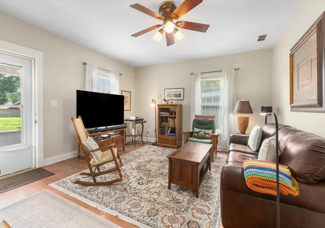 image of 307 Institute St, Valparaiso, IN 46383 | MLS# 843203