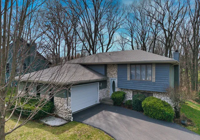 1st image of 186 Wexford Rd, Valparaiso, IN 46385 | MLS# 843200