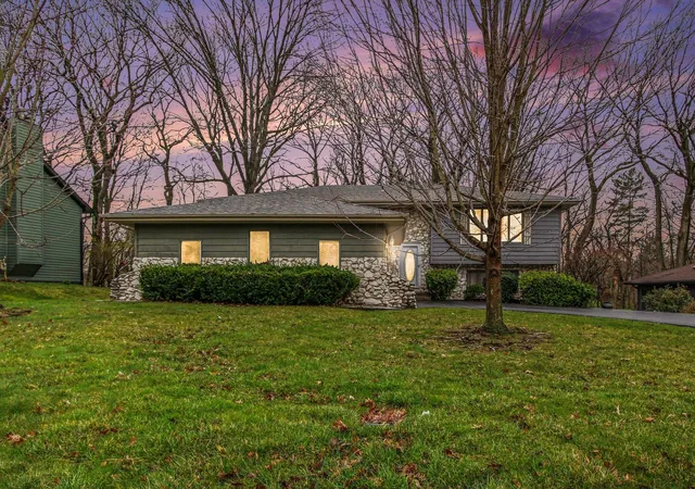 2nd image of 186 Wexford Rd, Valparaiso, IN 46385 | MLS# 843200