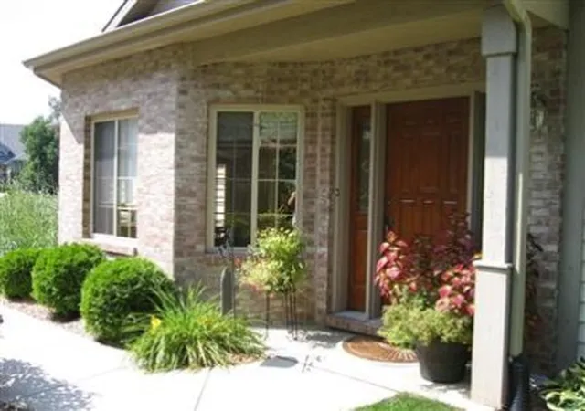 2nd image of 4906 Waters Edge Dr, Valparaiso, IN 46383 | MLS# 843241