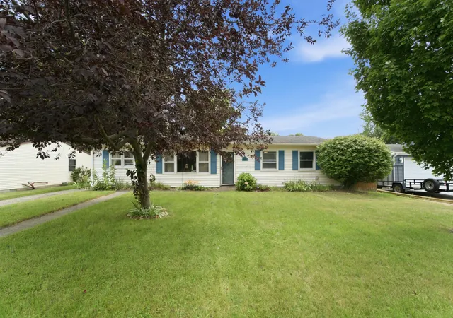 3rd image of 609 Sunset Dr, Kouts, IN 46347 | MLS# 843211