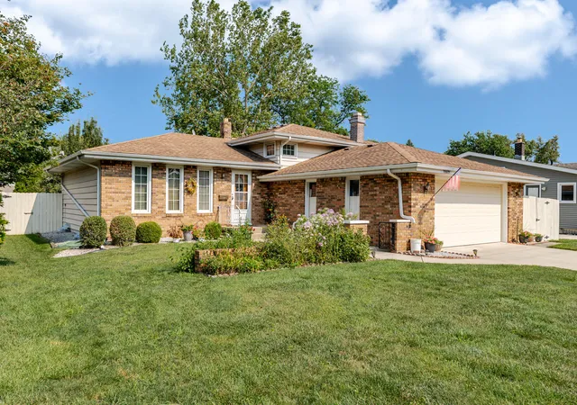 1st image of 9609 Northcote Ave, Munster, IN 46321 | MLS# 843391