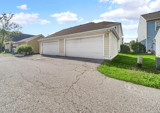 3rd image of 318 Village Sq, Chesterton, IN 46304 | MLS# 843258